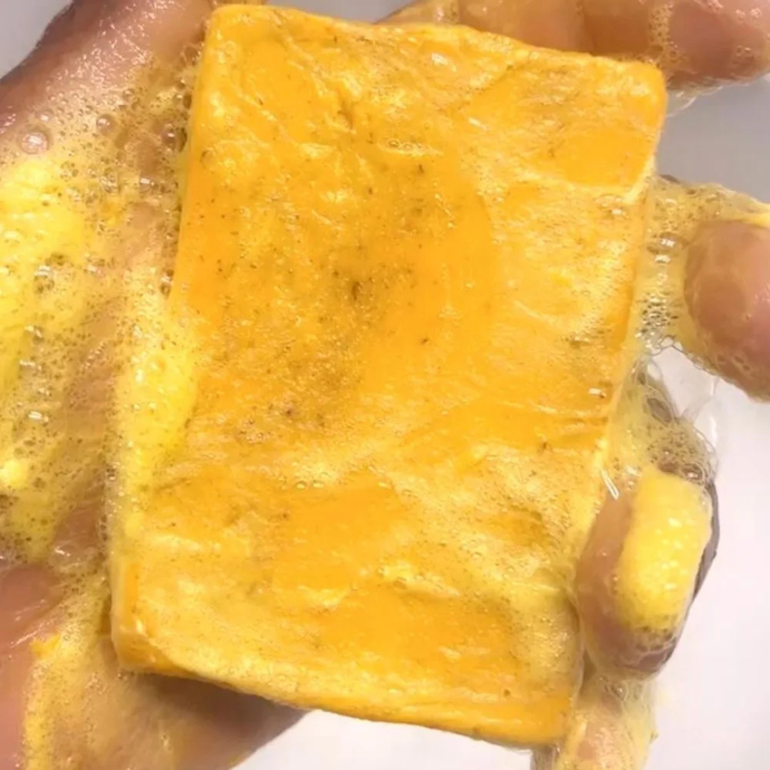 Jabón Artesanal de Cúrcuma y Ácido Kójico